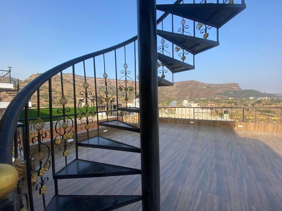 Mount Resorts Lonavala 5 Bhk Luxurious Villa With Private Pool And Full Size Cricket Football Turf Ngoại thất bức ảnh